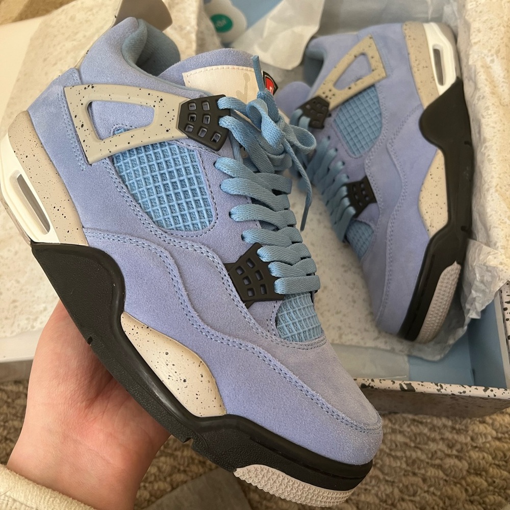 Air Jordan 4 Retro University Blue
